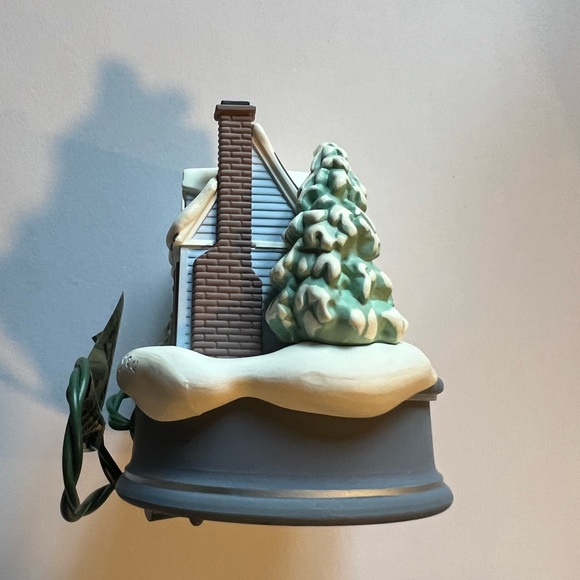 Hallmark Keepsake Ornament White Christmas - Picture 6 of 13